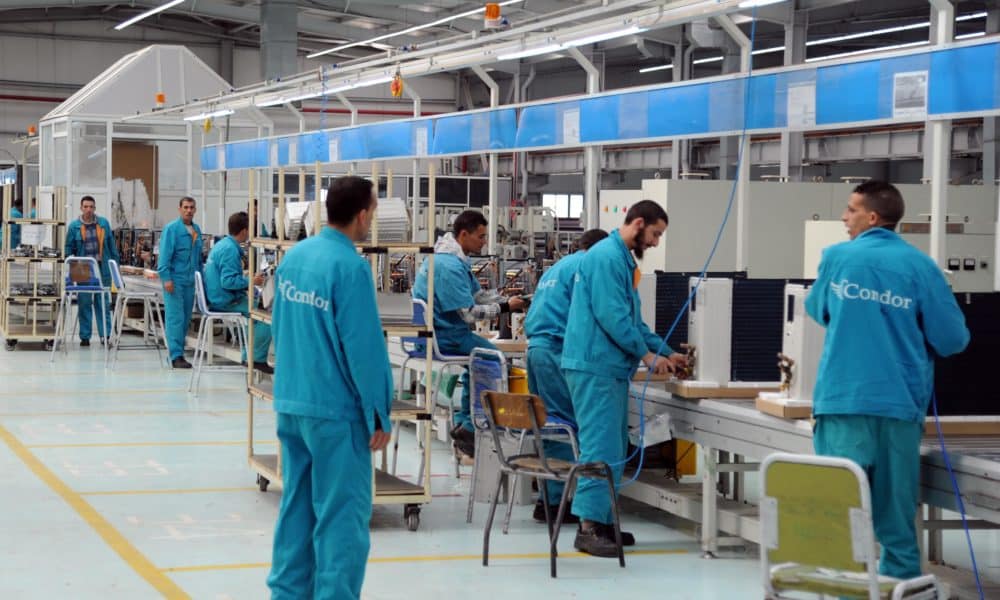 ©  DR | Les salariés de la société Condor dans l'usine de production