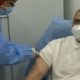 © DR | le Premier ministre Abdelaziz Djerad reçoit le vaccin anti-covid-19 Spoutnik V à Alger